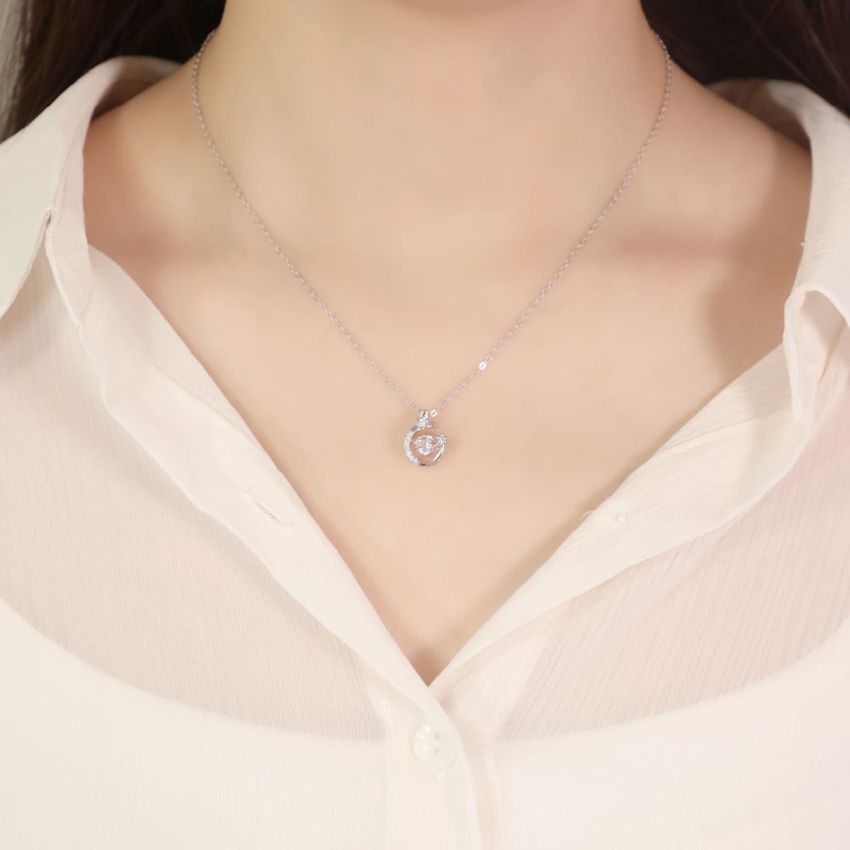 花漾蝴蝶跳動頸鏈 (白金色)