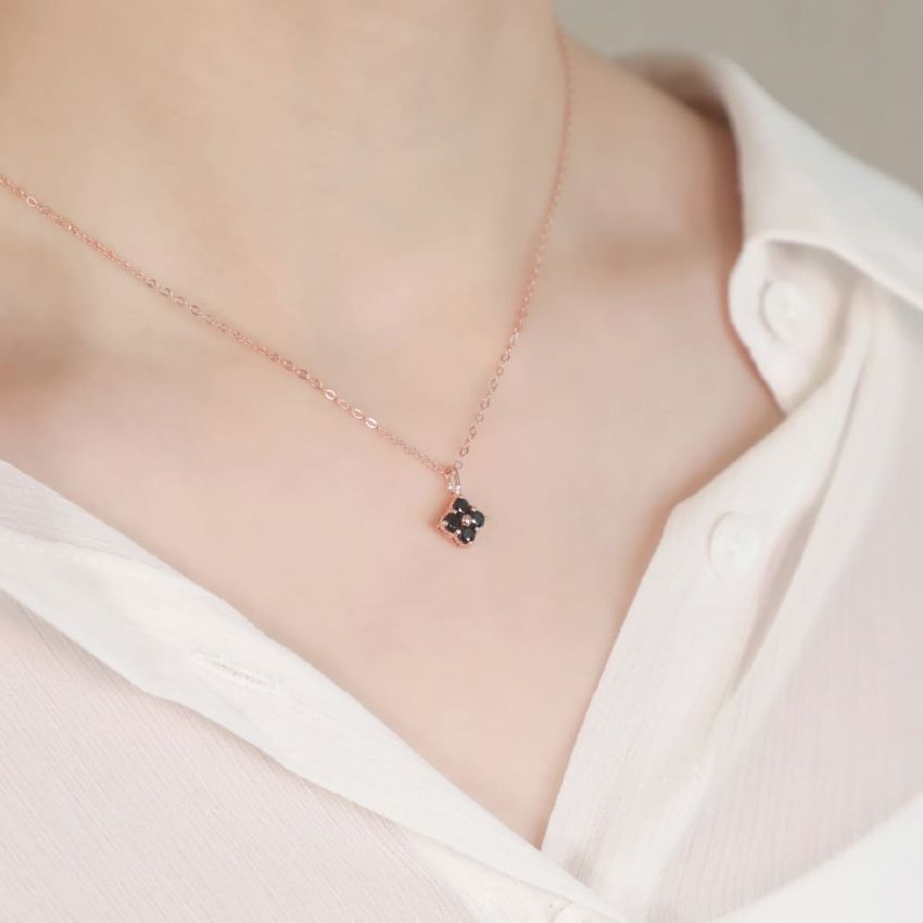 La Joie 尖晶石四葉草頸鏈 (玫瑰金)