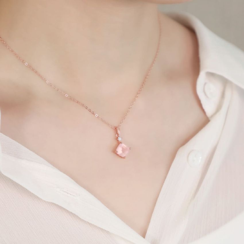La Joie 個性粉晶頸鏈 (玫瑰金)