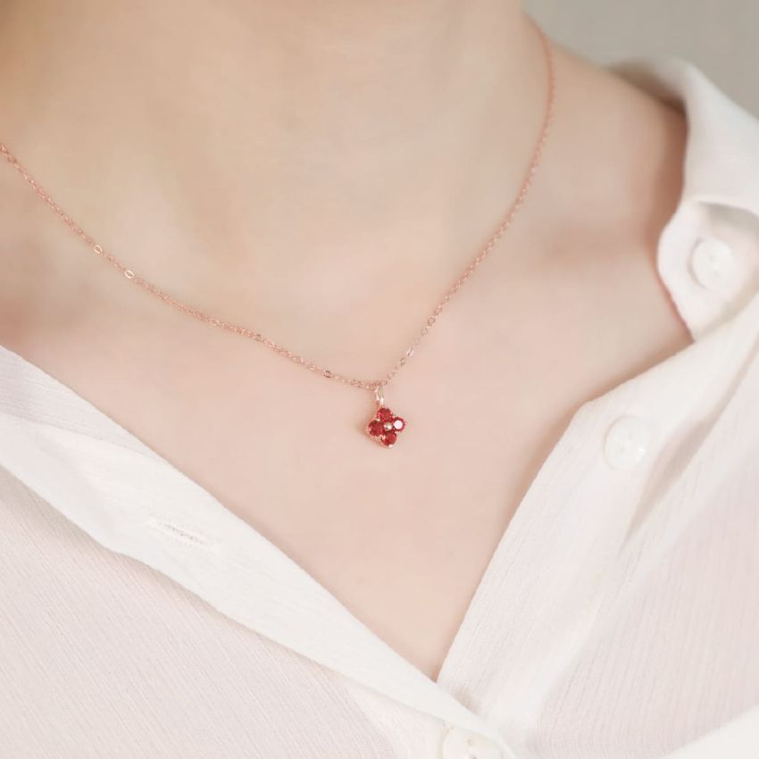 La Joie 石榴石四葉草頸鏈 (玫瑰金)
