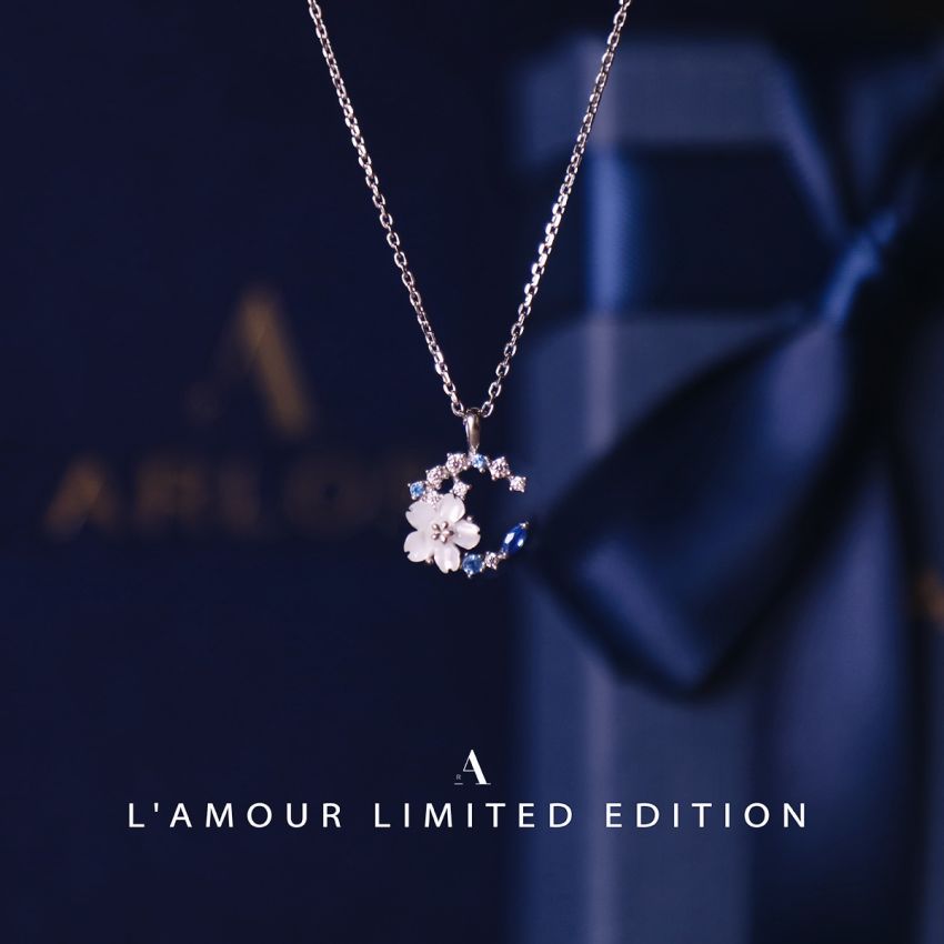 L'amour 優雅小花月亮頸鏈 (白金色)