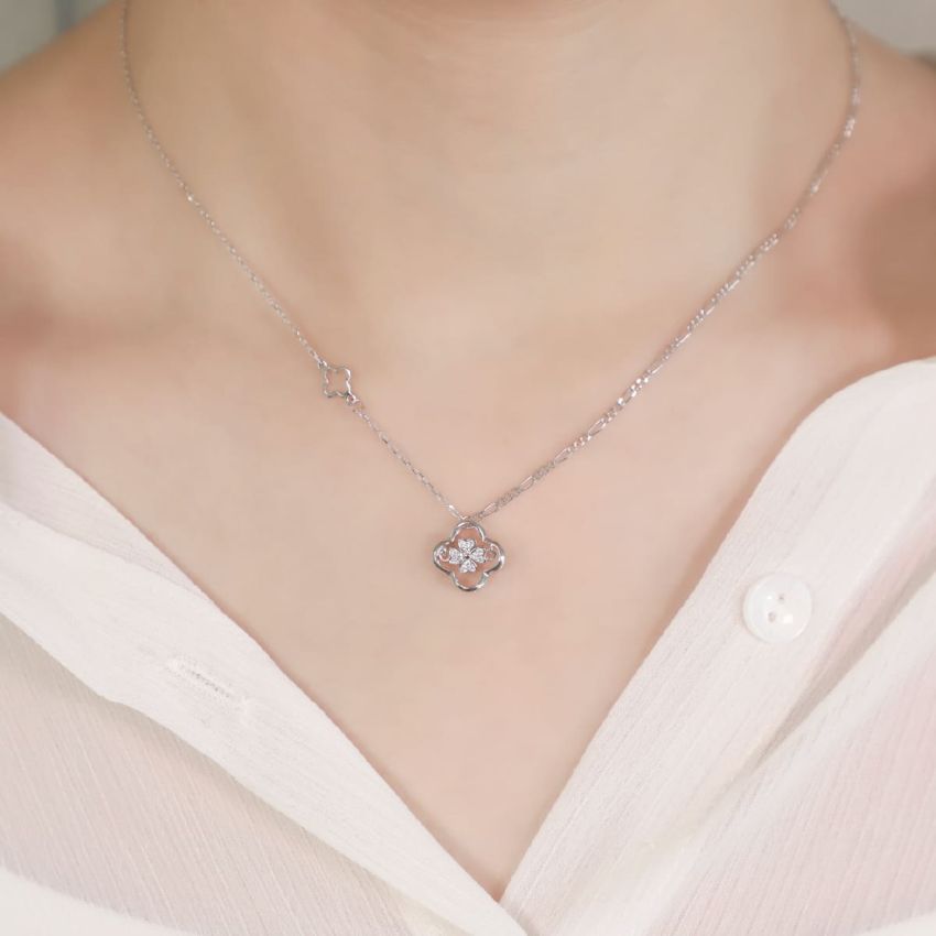 新春幸運四葉草跳動頸鏈 (白金色)