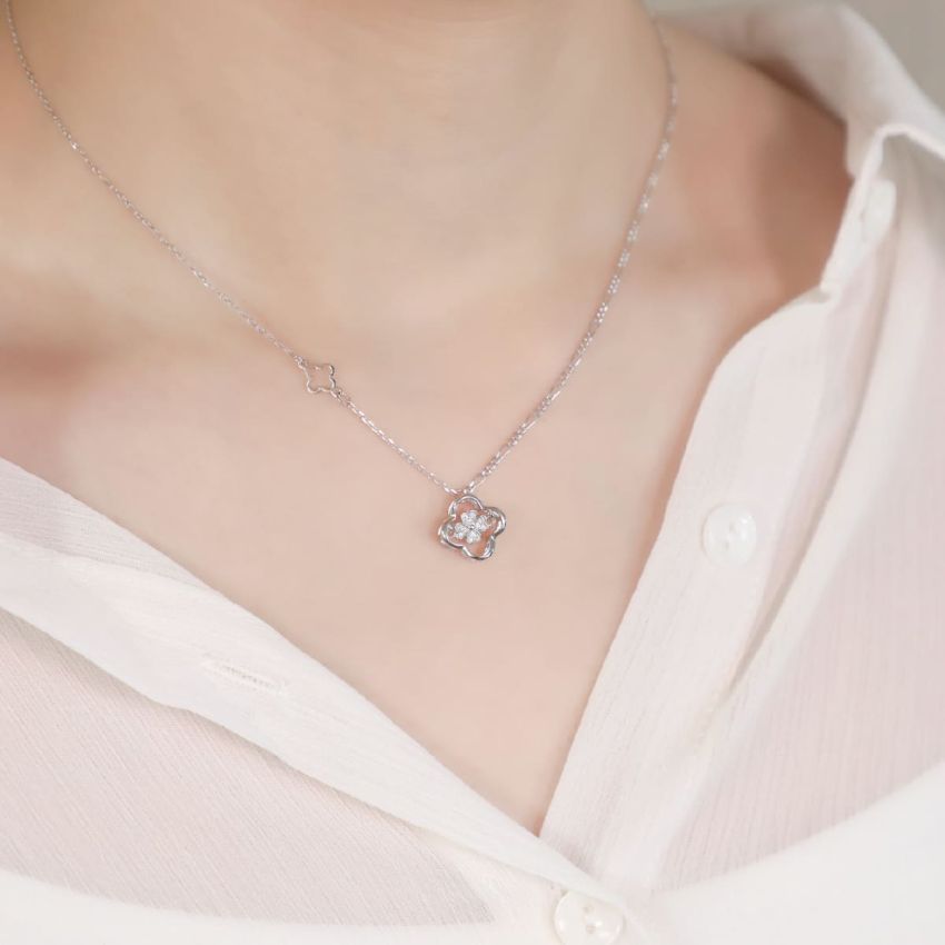 新春幸運四葉草跳動頸鏈 (白金色)