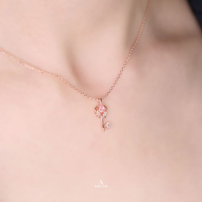 La Joie 粉紅摩根石心之鑰匙頸鏈
