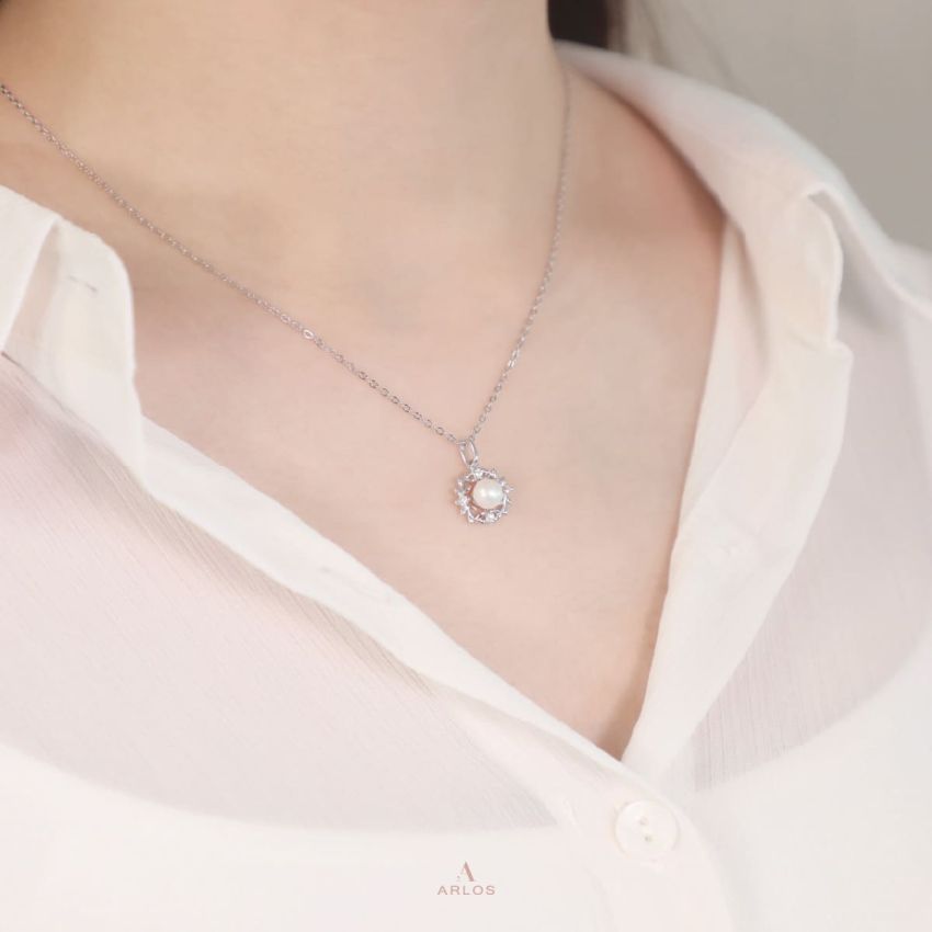 La Joie 橄欖花圈珍珠頸鏈 (白金色)