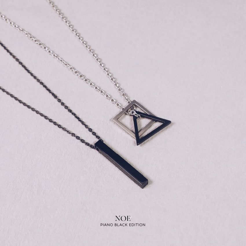 Noe 幾何黑鋼三角形頸鏈