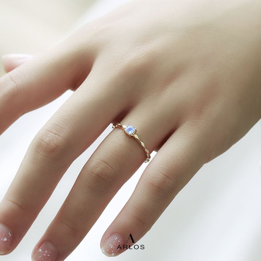 彩虹月亮石14K金戒指