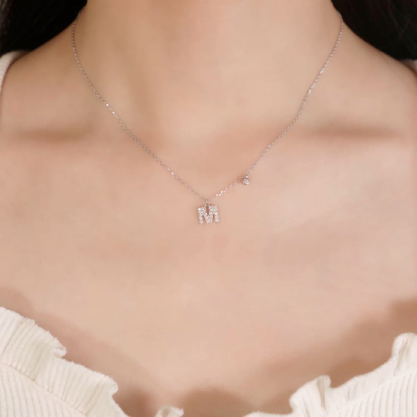 Trésor 字母 [ M ] 頸鏈 (白金色)