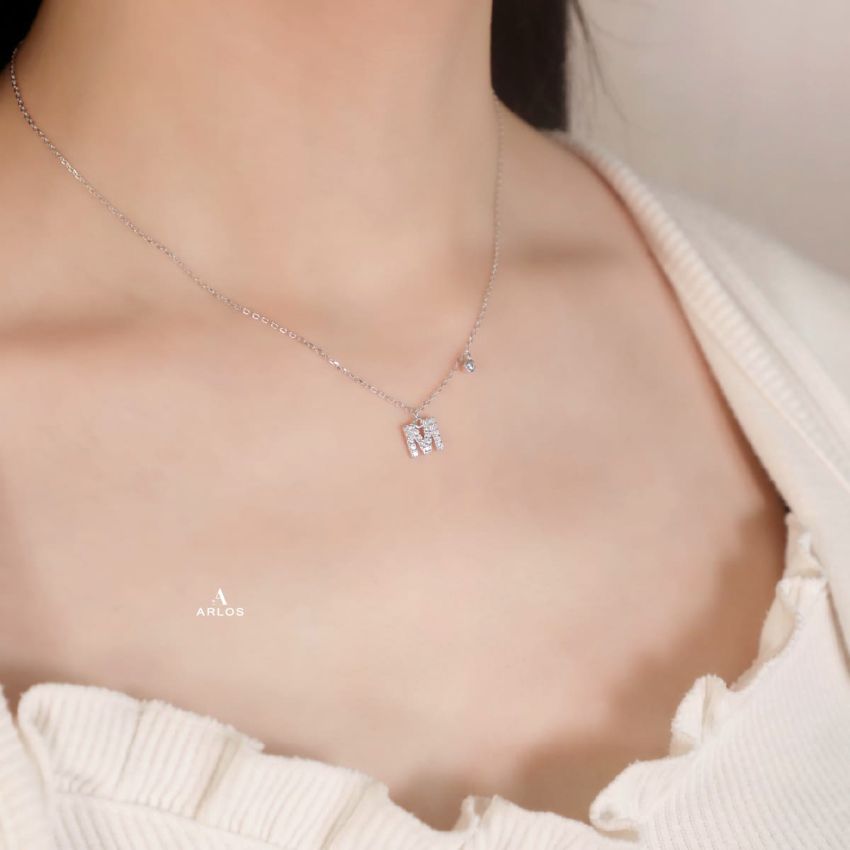 Trésor 字母 [ M ] 頸鏈 (白金色)