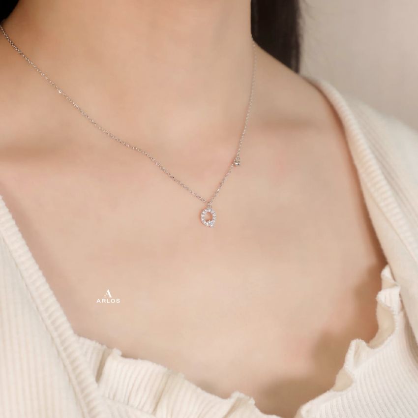 Trésor 字母 [ Q ] 頸鏈 (白金色)