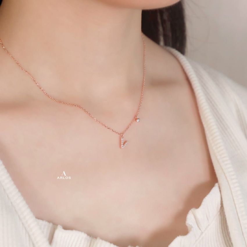 Trésor 字母 [ V ] 頸鏈 (玫瑰金)