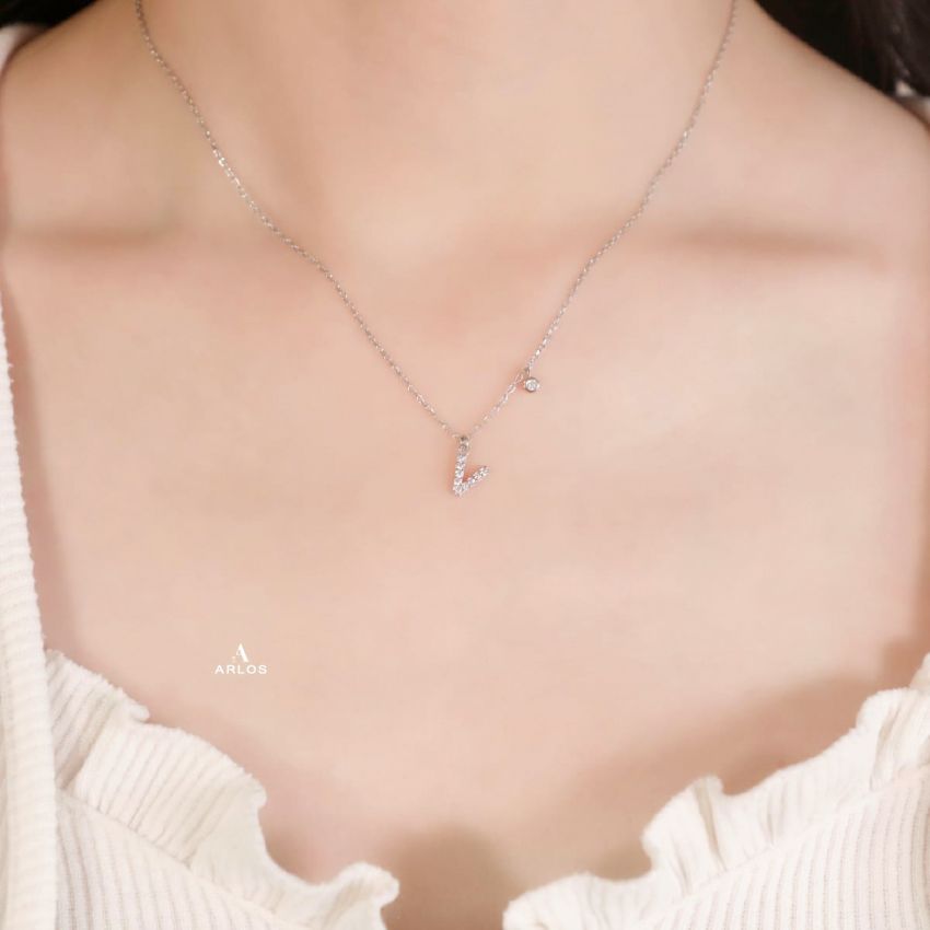 Trésor 字母 [ V ] 頸鏈 (白金色)